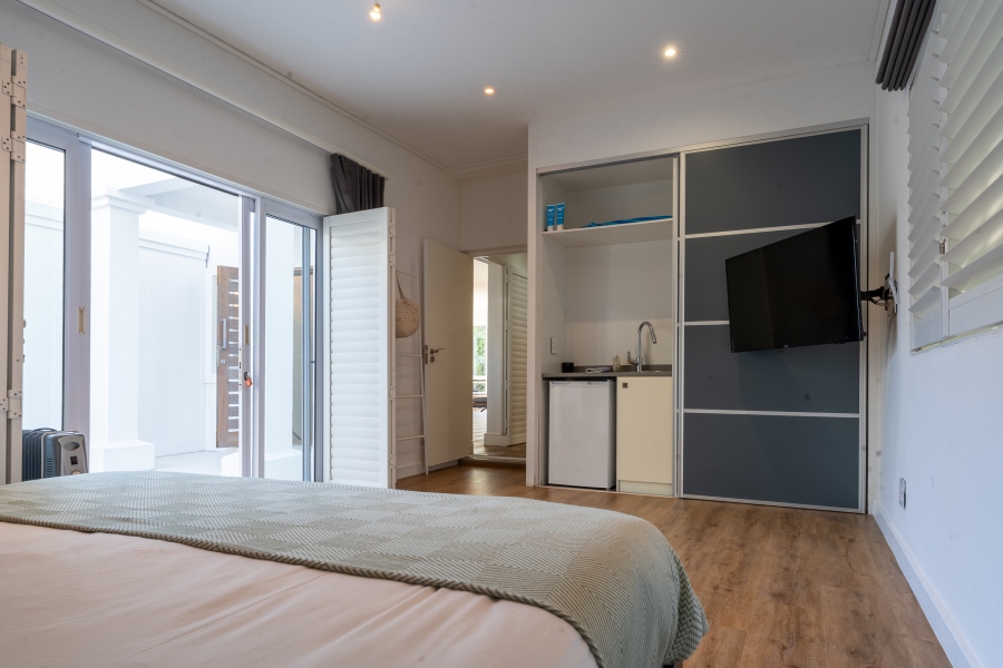 6 Bedroom Property for Sale in Simons Kloof Western Cape